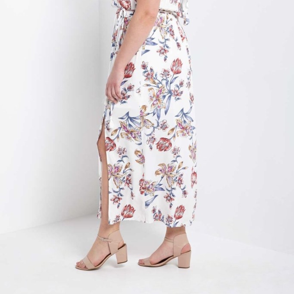 NWT White Sleeveless Maxi Dress with Ruffle Neckline - Picture 3 of 5